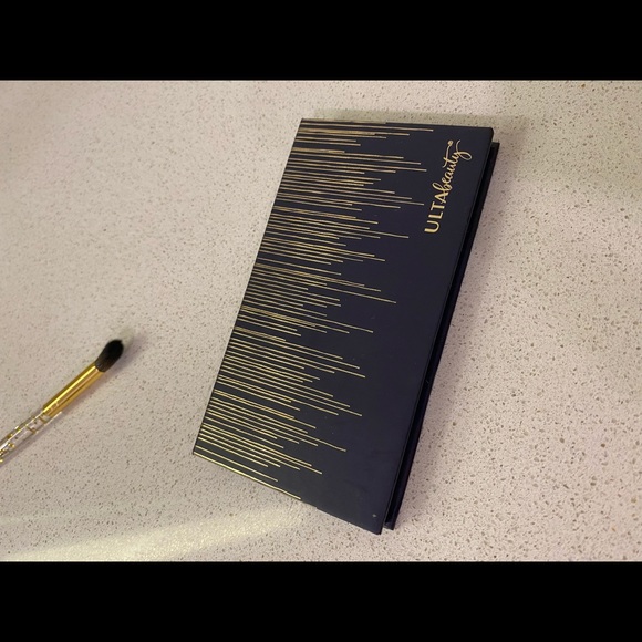 Assorted makeup and skin care products - Picture 8 of 8